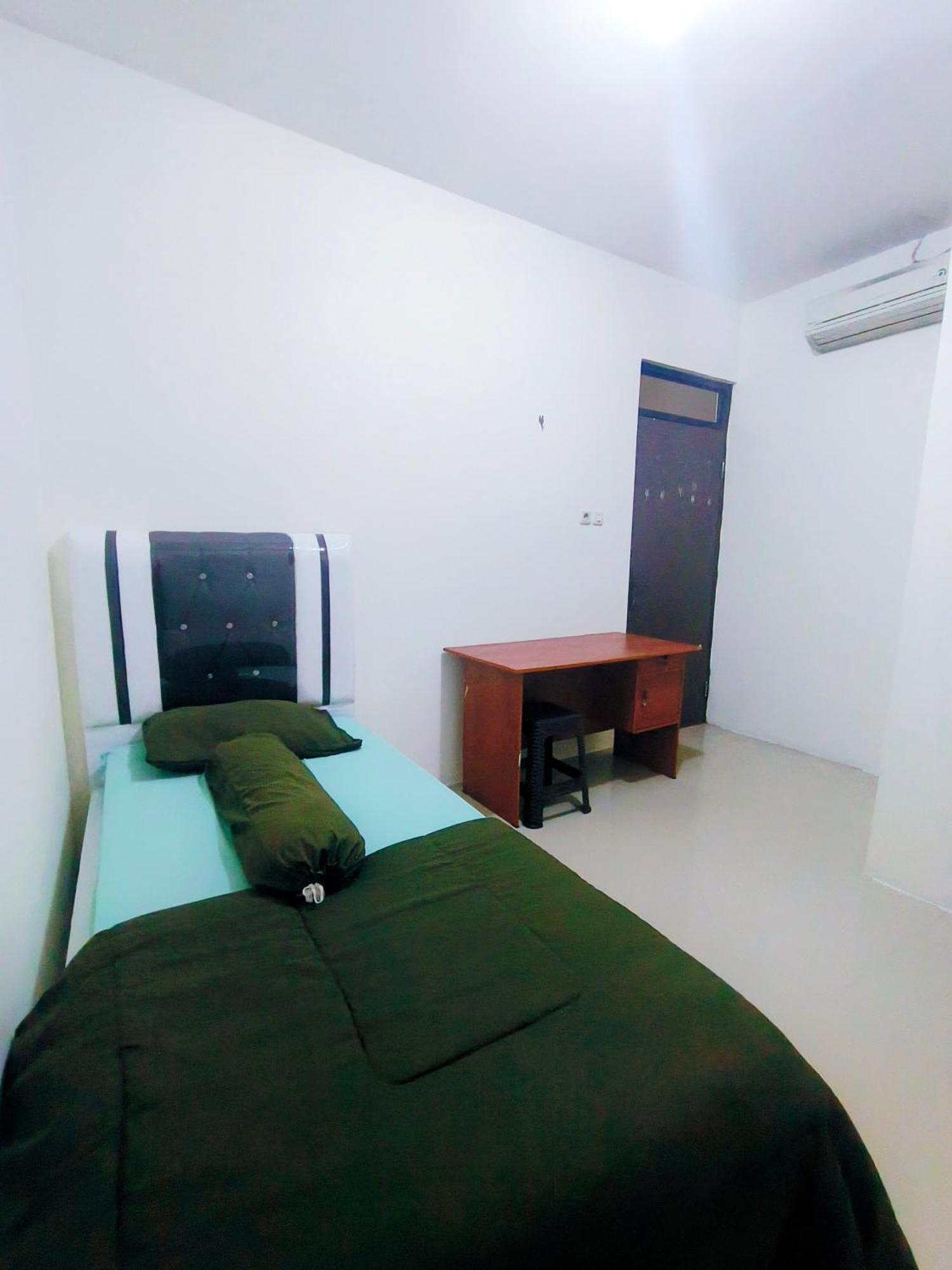 Kost Griya Marina By Ecommerceloka Jakarta Bagian luar foto